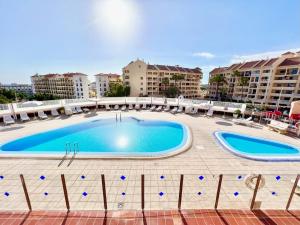 Bazen v nastanitvi oz. blizu nastanitve !!! Relaxing View, The Heights Apartment With Terrace and Heated Pools, Los Cristianos