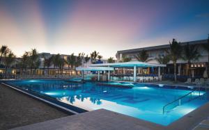 Baseinas apgyvendinimo įstaigoje Riu Reggae - Adults Only - All Inclusive arba netoliese