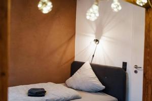 a room with a couch with a hat on it at Fewo Janks I 11A-N4 I Apartment in Holz und Lehm in Witzenhausen