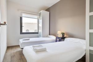 Posteľ alebo postele v izbe v ubytovaní Fira Apartments by gaiarooms