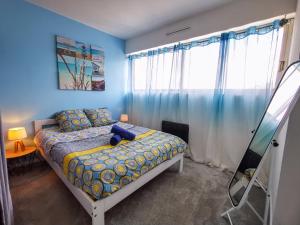 Llit o llits en una habitació de Léman Holidays - Le Blue Sky