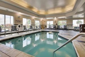 Swimmingpoolen hos eller tæt på Fairfield Inn & Suites by Marriott Ottawa Starved Rock Area