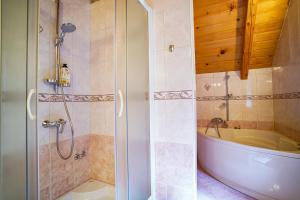 Φωτογραφία από το άλμπουμ του Luxury Love Chalet σε Mrkopalj