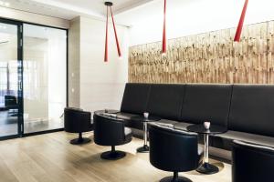 Newstar Hotel (Free Parking)的休息区
