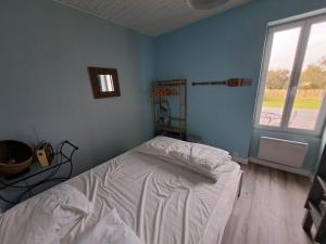 Posteľ alebo postele v izbe v ubytovaní LES CRISTELLES