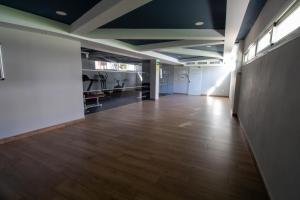 Kuchyňa alebo kuchynka v ubytovaní RentitSpain Apartamento Oasis de Salobreña Gym y Balcón