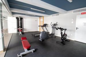 Posilňovňa alebo fitness centrum v ubytovaní RentitSpain Apartamento Oasis de Salobreña Gym y Balcón
