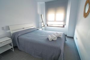 Posteľ alebo postele v izbe v ubytovaní RentitSpain Apartamento Oasis de Salobreña Gym y Balcón