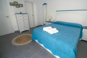 Posteľ alebo postele v izbe v ubytovaní RentitSpain Apartamento Oasis de Salobreña Gym y Balcón + 37 fotografií
