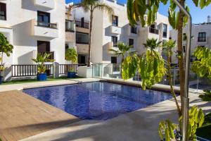 Bazén v ubytovaní RentitSpain Apartamento Oasis de Salobreña Gym y Balcón alebo v jeho blízkosti