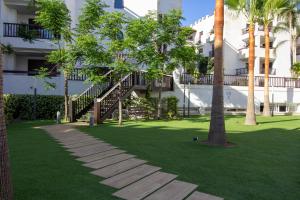 Vonkajšia záhrada v ubytovaní RentitSpain Apartamento Oasis de Salobreña Gym y Balcón