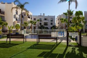 Bazén v ubytovaní RentitSpain Apartamento Oasis de Salobreña Gym y Balcón alebo v jeho blízkosti