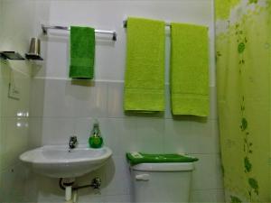 Et badeværelse på HOSTAL Casa Verde