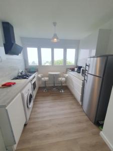 A kitchen or kitchenette at Appartement Gien