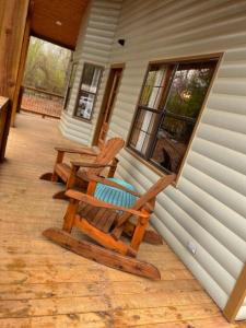 Fotografie z fotogalerie ubytování Lofted Pines Fun Family Friendly Cabin v destinaci Broken Bow