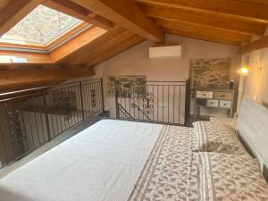 a bedroom with a bed and a skylight at Casa Dell’Angelo Serafino in Castelnuovo Magra