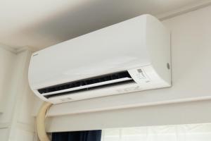 a white air conditioner hanging on a wall at Amber Iidabashi - Vacation STAY 90475v in Tokyo
