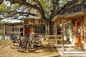 Το κτήριο όπου στεγάζεται  η παραθεριστική κατοικία