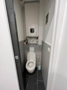 Kúpeľňa v ubytovaní Beau T2 à Arcueil proche RER B.