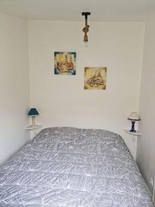 Postel nebo postele na pokoji v ubytování Chalet 25 m de la mer