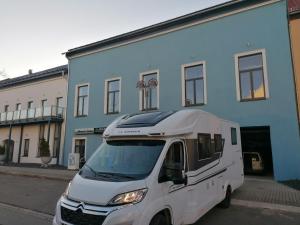 a white truck parked in front of a building at Meisterhaus Apartment 8 in Glauchau