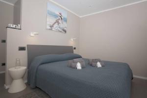 a bedroom with a bed with two stuffed animals on it at Il mare dietro l'angolo in Varazze