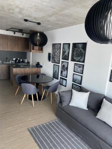 A cozinha ou cozinha compacta de Palermo Jai mais 13 fotos