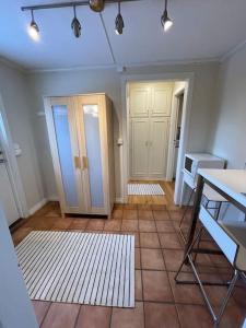an empty room with a table and a door at Apartament with access to garden, central, quiet and with free parking in Fredrikstad