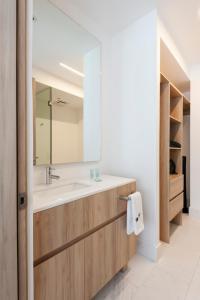 a bathroom with a sink and a mirror at Londres 256 by Wynwood House in Mexico City +166 photos