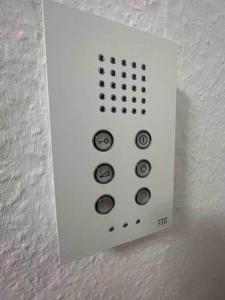 a white control panel on the ceiling of a room at Modernes Apartment mit 75qm mit Balkon & Aussicht in Aachen