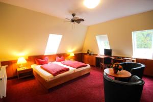a hotel room with a bed and a desk at Landhaus Eden 3 Sterne Superior in Soltau +48 photos