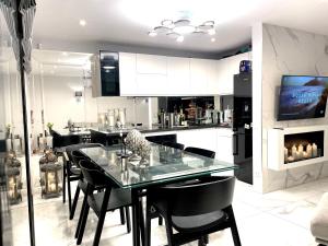 Μια τηλεόραση ή/και κέντρο ψυχαγωγίας στο Grey House Miedwie