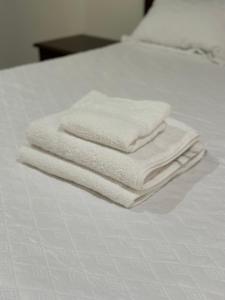 a stack of towels sitting on top of a bed at Real Paraiso in Juticalpa