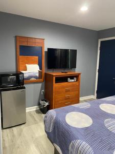 a hotel room with two beds and a flat screen tv at Dunmore Inn in Dunmore