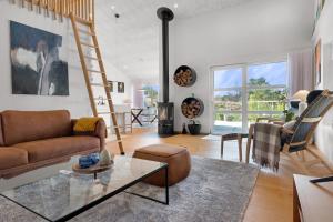 Posezení v ubytování Beautiful Home In Blokhus With 1 Bedrooms