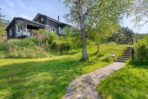 Zahrada ubytování Beautiful Home In Blokhus With 1 Bedrooms
