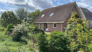 Zahrada ubytování Guesthouse at the Amstel river with 2BR 2BA and garden