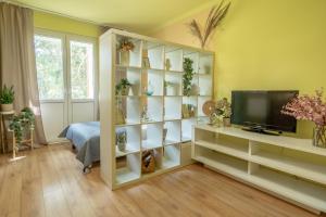 Telewizja i/lub zestaw kina domowego w obiekcie Apartament Premium Salt