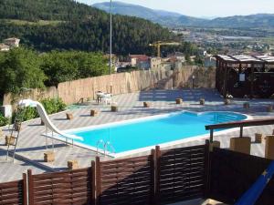 Bazén v ubytování Appartamento nel Castello presso Gubbio nebo v jeho okolí