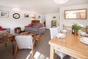 Ruang duduk di Coldstream Coach House
