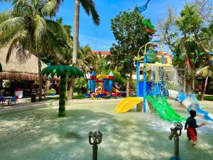Bazén v ubytování Hotel Plaza Caribe nebo v jeho okolí