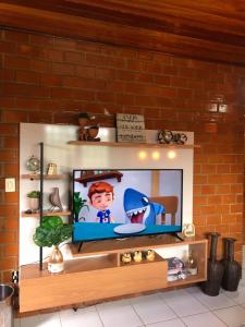 TV tai viihdekeskus majoituspaikassa Bangalô Doce lar