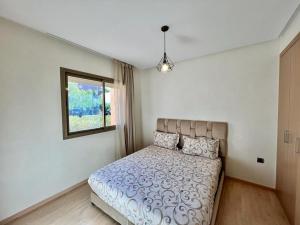 Un pat sau paturi într-o cameră la Cozy appartement opale