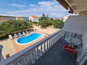 Bazén v ubytování Family friendly apartments with a swimming pool Barbat, Rab - 4951 nebo v jeho okolí