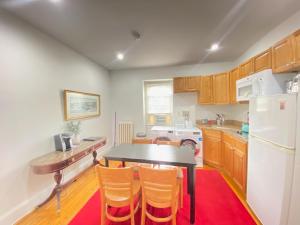 a kitchen with a table and chairs and a refrigerator at Good Night Sleep 1Bdrm 2 Queen Beds in Washington