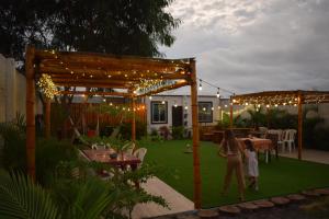 En hage utenfor Mare S&M Casa Hostal