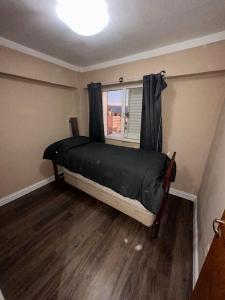 Una cama o camas en una habitación de Lindo departamento pleno centro.