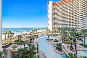 Swimmingpoolen hos eller tæt på Shores of Panama 2030