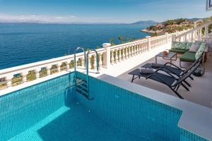 Kolam renang di atau dekat dengan Seaside house with a swimming pool Prigradica, Korcula - 18788