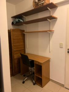 an office with a desk and a chair and shelves at Centro comercial munro in Munro